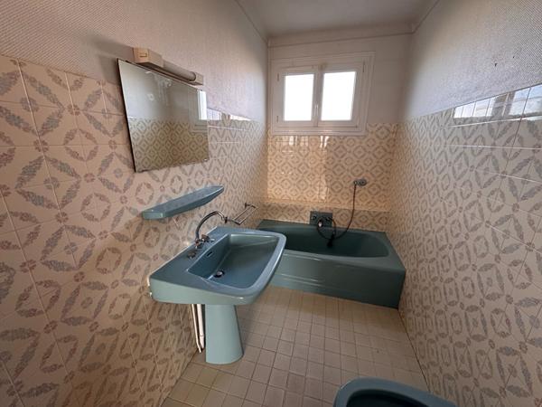 Maison familiale de 140 m² / 5 chambres, jardin et dépendances , La roche sur yon Maison familiale de 140 m² / 5 chambres, jardin et dépendances , La roche sur yon