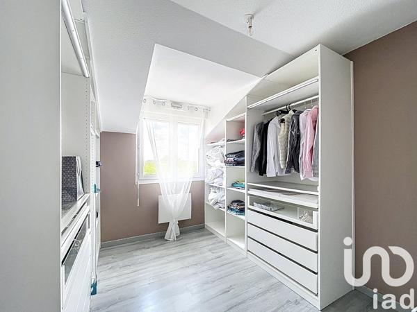 Appartement 4 pièces de 74 m² à Frignicourt (51300)