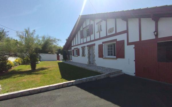 Maison à vendre    4 pièces • 157 m2 Mouguerre