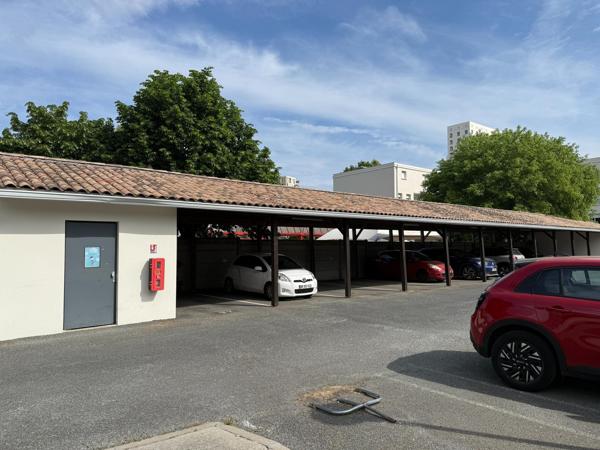 Maison T3 mitoyenne avec jardinet et Parking