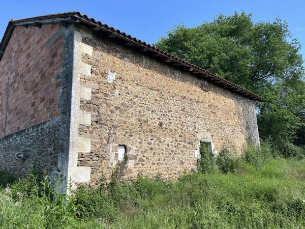 Grange à vendre |  Montbron |  1 pièce | 132,6 m²