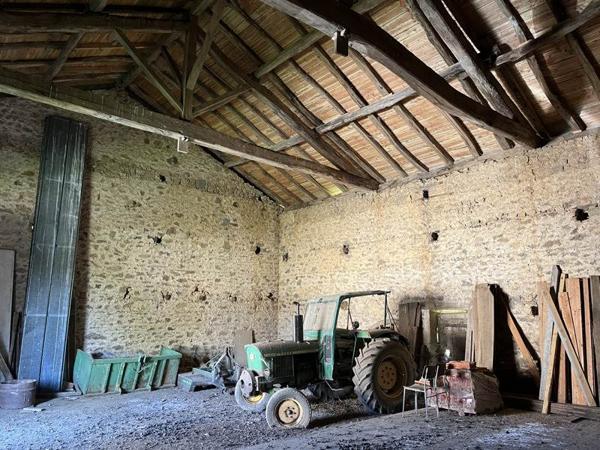 Grange à vendre |  Montbron |  1 pièce | 132,6 m²