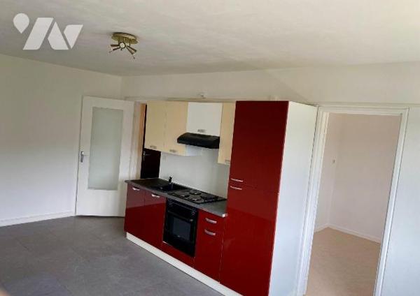 Appartement de type studio situé dans une résidence au 2ème étage, proche du centre-ville, comp...