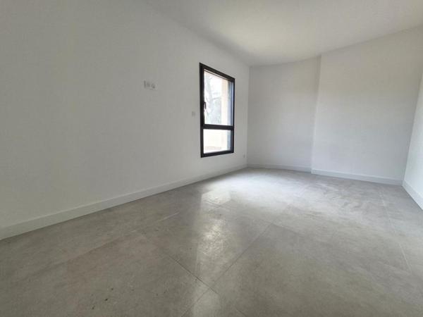 Appartement 3 pièces 65m2 en rez de jardin