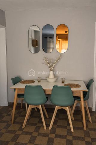 **À VENDRE EN EXCLUSIVITÉ – STELLA-PLAGE**

Idéalement situé **en centre-ville de Stella-Plage et à seulement 800 mètres de la plage**, découvrez cet appartement **T3 d’environ 47 m²**, situé en rez-de-chaussée.

Il se compose d’une **entrée, d’un séjour, d’une cuisine, de deux chambres et d’une salle de bains**.

Un véritable atout complète ce bien : **un grenier à aménager**, offrant un potentiel supplémentaire selon vos besoins et vos projets.

Grâce à sa situation privilégiée, vous profitez des **commerces et du centre de Stella-Plage à proximité**, tout en rejoignant facilement la plage.

Cet appartement conviendra aussi bien pour une **résidence principale ou secondaire** que pour un **investissement locatif**.

📍 Stella-Plage centre-ville
🌊 Plage à environ 800 m
🏠 Rez-de-chaussée
🛏️ 2 chambres
📐 Environ 47 m²
✨ Grenier à aménager

**Bien proposé en exclusivité.**

Pour plus d’informations ou pour organiser une visite, contactez-moi.

**Antoine MAUME**
Conseiller immobilier BSK
06 74 73 84 97