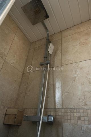 **À VENDRE EN EXCLUSIVITÉ – STELLA-PLAGE**

Idéalement situé **en centre-ville de Stella-Plage et à seulement 800 mètres de la plage**, découvrez cet appartement **T3 d’environ 47 m²**, situé en rez-de-chaussée.

Il se compose d’une **entrée, d’un séjour, d’une cuisine, de deux chambres et d’une salle de bains**.

Un véritable atout complète ce bien : **un grenier à aménager**, offrant un potentiel supplémentaire selon vos besoins et vos projets.

Grâce à sa situation privilégiée, vous profitez des **commerces et du centre de Stella-Plage à proximité**, tout en rejoignant facilement la plage.

Cet appartement conviendra aussi bien pour une **résidence principale ou secondaire** que pour un **investissement locatif**.

📍 Stella-Plage centre-ville
🌊 Plage à environ 800 m
🏠 Rez-de-chaussée
🛏️ 2 chambres
📐 Environ 47 m²
✨ Grenier à aménager

**Bien proposé en exclusivité.**

Pour plus d’informations ou pour organiser une visite, contactez-moi.

**Antoine MAUME**
Conseiller immobilier BSK
06 74 73 84 97