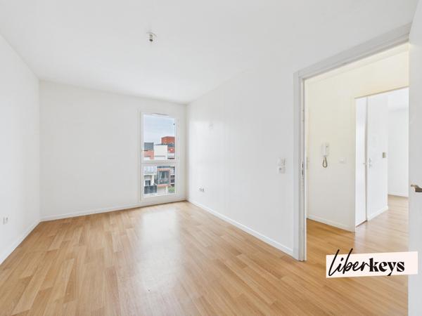 Appartement 2 pièces de 50M2 avec terrasse au 3 étage