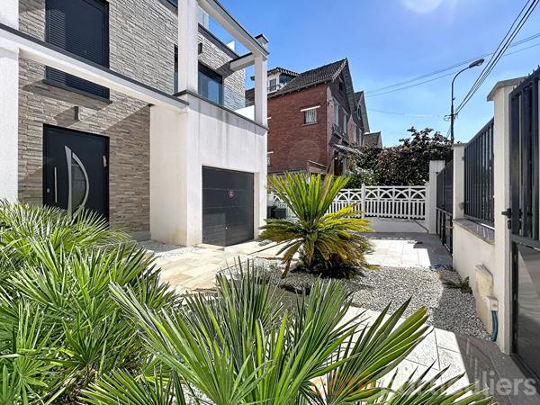 Vente
                Maison170,14 m² - 6 Pièces -
                    SAINT MAUR DES FOSSES (94100)
