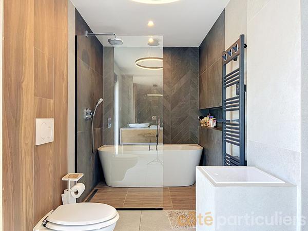 Vente
                Maison170,14 m² - 6 Pièces -
                    SAINT MAUR DES FOSSES (94100)