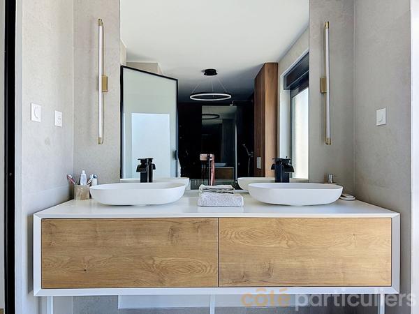 Vente
                Maison170,14 m² - 6 Pièces -
                    SAINT MAUR DES FOSSES (94100)