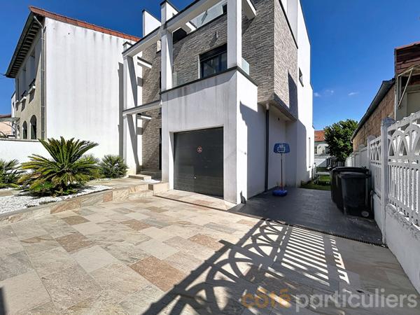 Vente
                Maison170,14 m² - 6 Pièces -
                    SAINT MAUR DES FOSSES (94100)