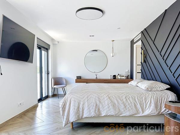 Vente
                Maison170,14 m² - 6 Pièces -
                    SAINT MAUR DES FOSSES (94100)