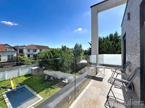 Vente
                Maison170,14 m² - 6 Pièces -
                    SAINT MAUR DES FOSSES (94100)