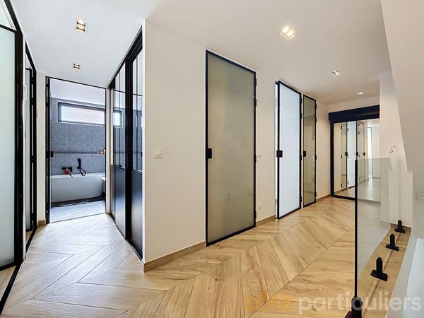 Vente
                Maison170,14 m² - 6 Pièces -
                    SAINT MAUR DES FOSSES (94100)