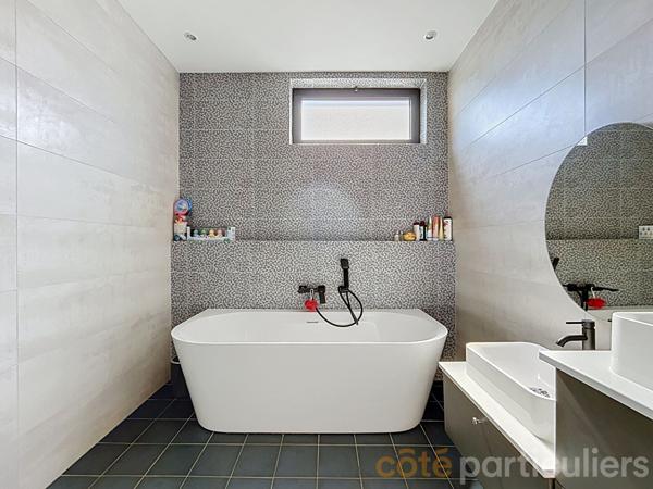 Vente
                Maison170,14 m² - 6 Pièces -
                    SAINT MAUR DES FOSSES (94100)