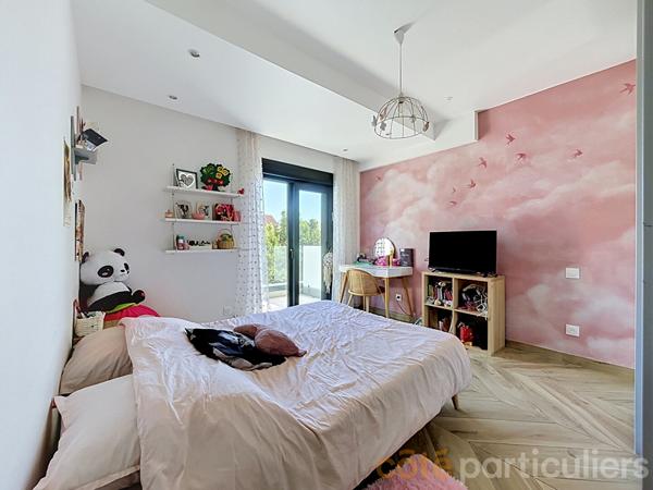 Vente
                Maison170,14 m² - 6 Pièces -
                    SAINT MAUR DES FOSSES (94100)