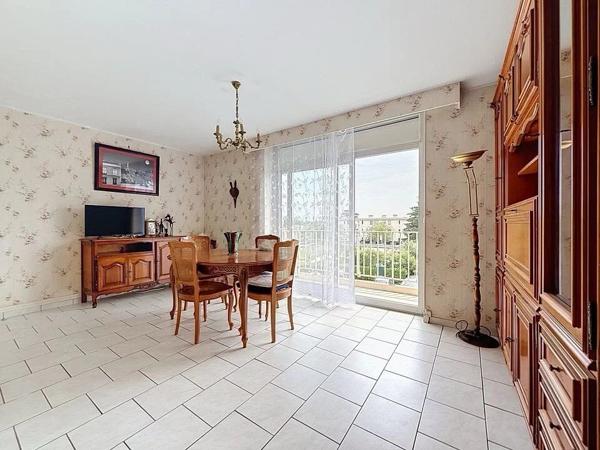 Vente                                                      Appartement
                        
                     4 pièces                      77 m2                     à Yerres