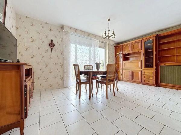Vente                                                      Appartement
                        
                     4 pièces                      77 m2                     à Yerres
