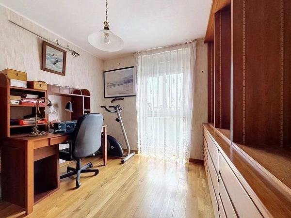 Vente                                                      Appartement
                        
                     4 pièces                      77 m2                     à Yerres