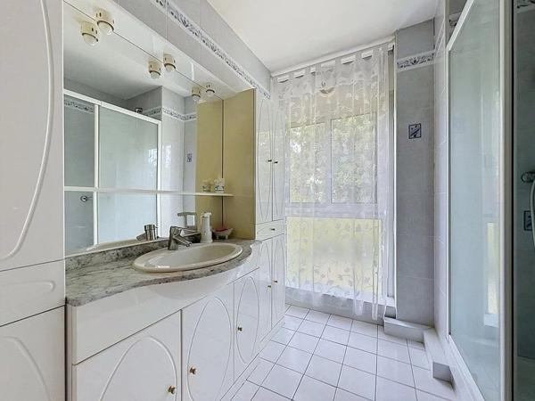 Vente                                                      Appartement
                        
                     4 pièces                      77 m2                     à Yerres