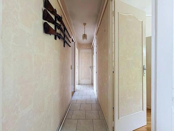 Vente                                                      Appartement
                        
                     4 pièces                      77 m2                     à Yerres