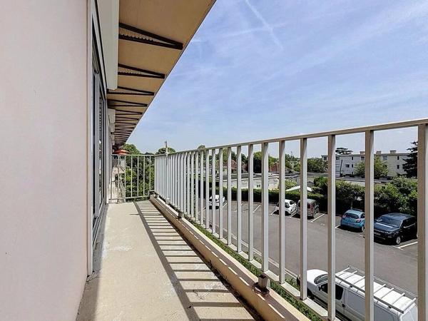 Vente                                                      Appartement
                        
                     4 pièces                      77 m2                     à Yerres