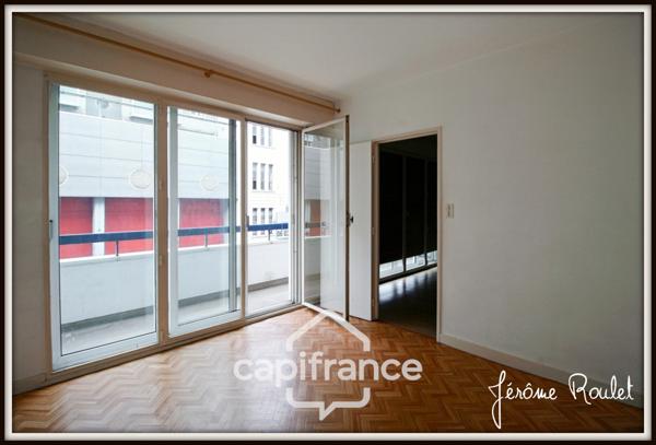 Dpt Vienne (86), à vendre POITIERS Gare Centre-ville, appartement T3 de 63,36 m² avec cave et place de parking privative