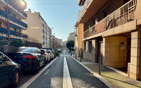 Golfe Juan - A Vendre appartement type 3 pièces 61 m2 - Quartier gare, centre ville & plage