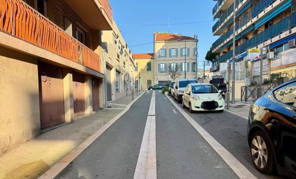 Golfe Juan - A Vendre appartement type 3 pièces 61 m2 - Quartier gare, centre ville & plage