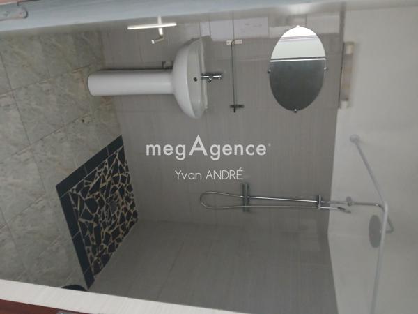 Immeuble à REMIRE-MONTJOLY, 97354 - 158m²