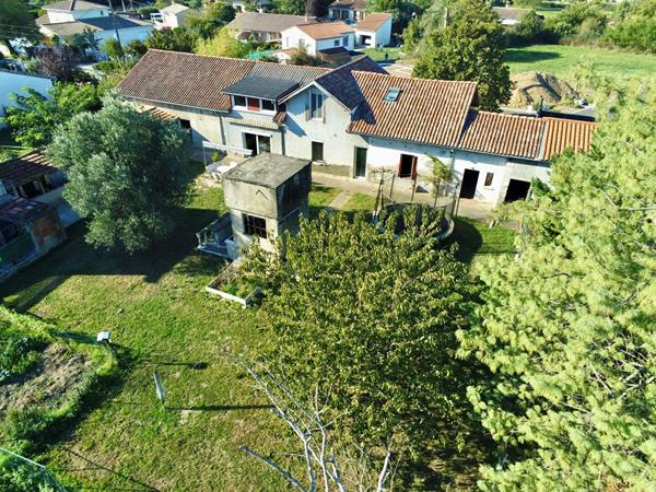 PAMIERS : FERME RENOVEE A VENDRE AVEC JARDIN, DOUBLE GARAGE ET DEPENDANCE