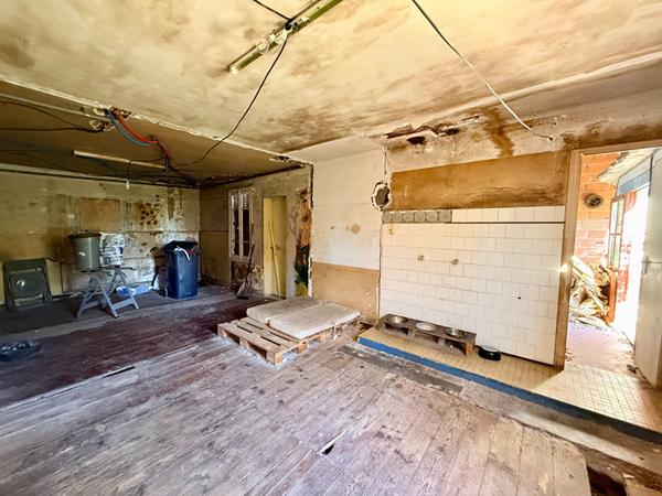 PAMIERS : FERME RENOVEE A VENDRE AVEC JARDIN, DOUBLE GARAGE ET DEPENDANCE