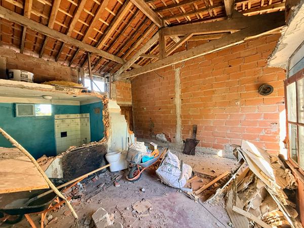 PAMIERS : FERME RENOVEE A VENDRE AVEC JARDIN, DOUBLE GARAGE ET DEPENDANCE