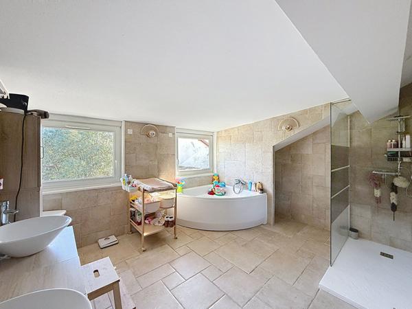 PAMIERS : FERME RENOVEE A VENDRE AVEC JARDIN, DOUBLE GARAGE ET DEPENDANCE