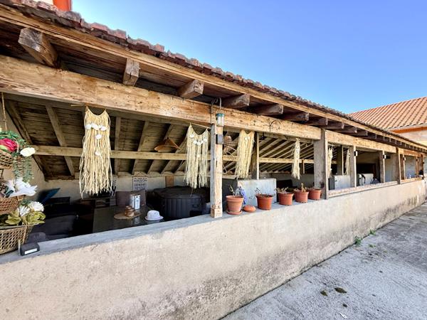 PAMIERS : FERME RENOVEE A VENDRE AVEC JARDIN, DOUBLE GARAGE ET DEPENDANCE