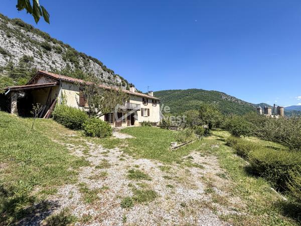 Maison ancienne de caractère – 229 m² – Vue montagnes – 7 chambres