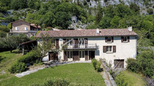 Maison ancienne de caractère – 229 m² – Vue montagnes – 7 chambres