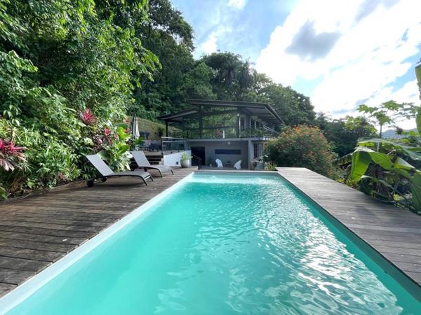 Route des plages à Remire Montjoly VILLA 5 pièce(s) 200 m2+PISCINE