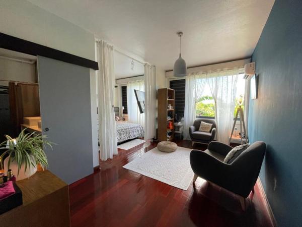 Route des plages à Remire Montjoly VILLA 5 pièce(s) 200 m2+PISCINE