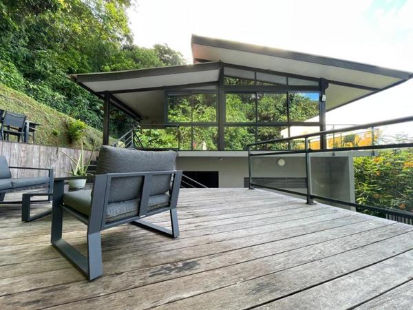 Route des plages à Remire Montjoly VILLA 5 pièce(s) 200 m2+PISCINE