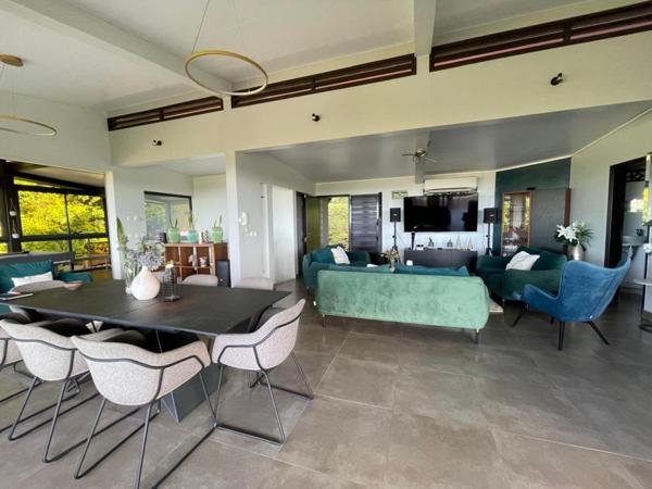 Route des plages à Remire Montjoly VILLA 5 pièce(s) 200 m2+PISCINE