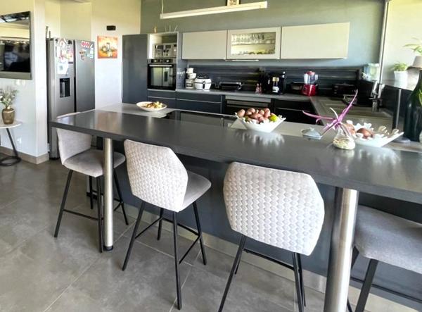 Route des plages à Remire Montjoly VILLA 5 pièce(s) 200 m2+PISCINE