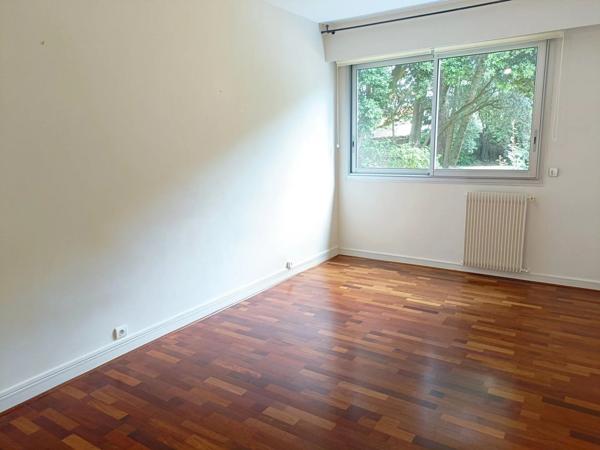 Location                                                      Appartement
                        
                     5 pièces                      124 m2                     à Saint-Sébastien-sur-Loire