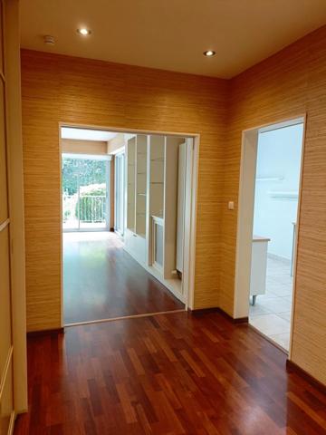 Location                                                      Appartement
                        
                     5 pièces                      124 m2                     à Saint-Sébastien-sur-Loire