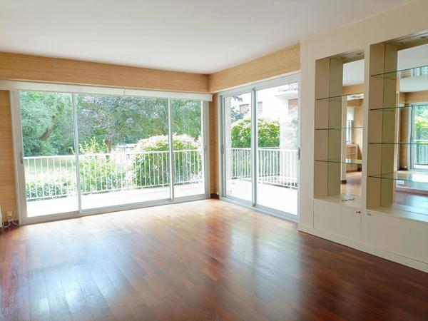 Location                                                      Appartement
                        
                     5 pièces                      124 m2                     à Saint-Sébastien-sur-Loire