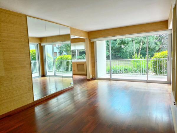 Location                                                      Appartement
                        
                     5 pièces                      124 m2                     à Saint-Sébastien-sur-Loire