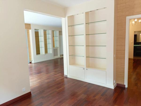 Location                                                      Appartement
                        
                     5 pièces                      124 m2                     à Saint-Sébastien-sur-Loire