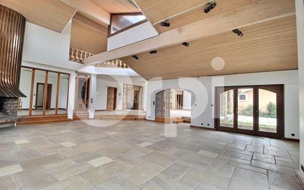 Maison à vendre    9 pièces • 681 m2 Vétraz-Monthoux