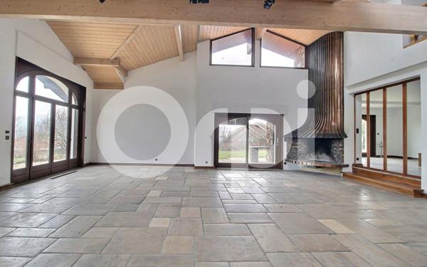 Maison à vendre    9 pièces • 681 m2 Vétraz-Monthoux