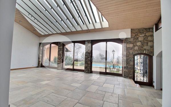Maison à vendre    9 pièces • 681 m2 Vétraz-Monthoux